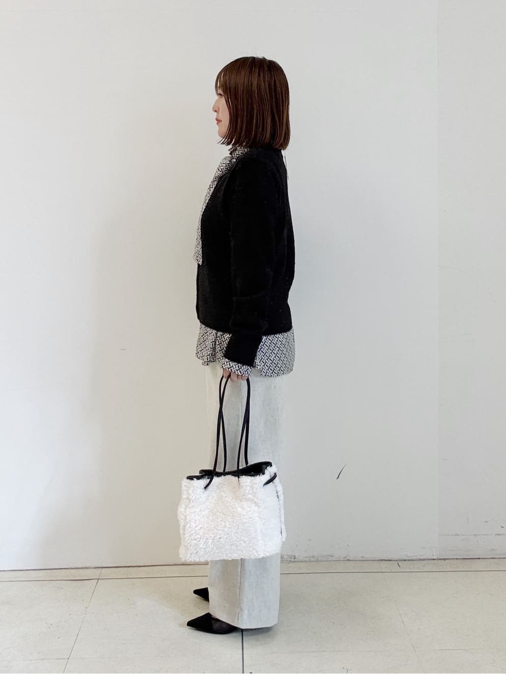 yoshiyaさんの「INDIVI｜ジオメプリントボウタイブラウス」を使ったコーディネート