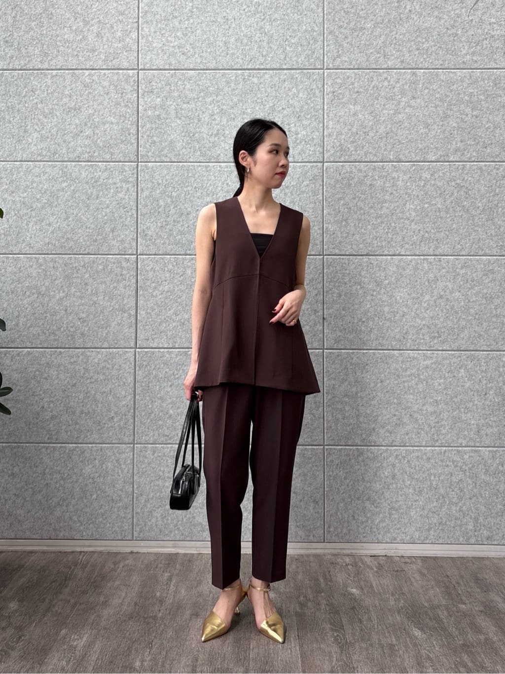 ひなさんの「INDIVI｜Comfy SET UP｜イージーテーパードパンツ【セットアップ対応／通勤/カセット服】」を使ったコーディネート