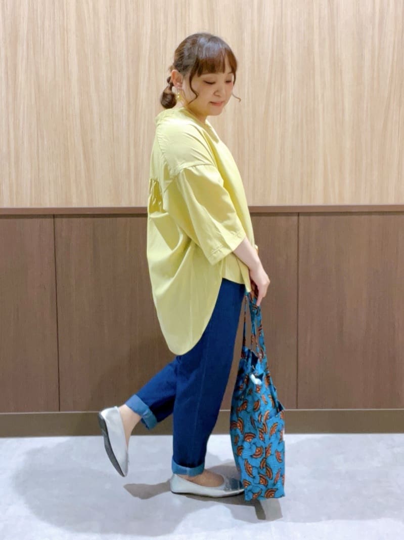 kitaさんの「SHOO･LA･RUE｜【S-LL/洗濯後しわになりにくい】バックギャザーがアクセント スッキパーブラウス」を使ったコーディネート