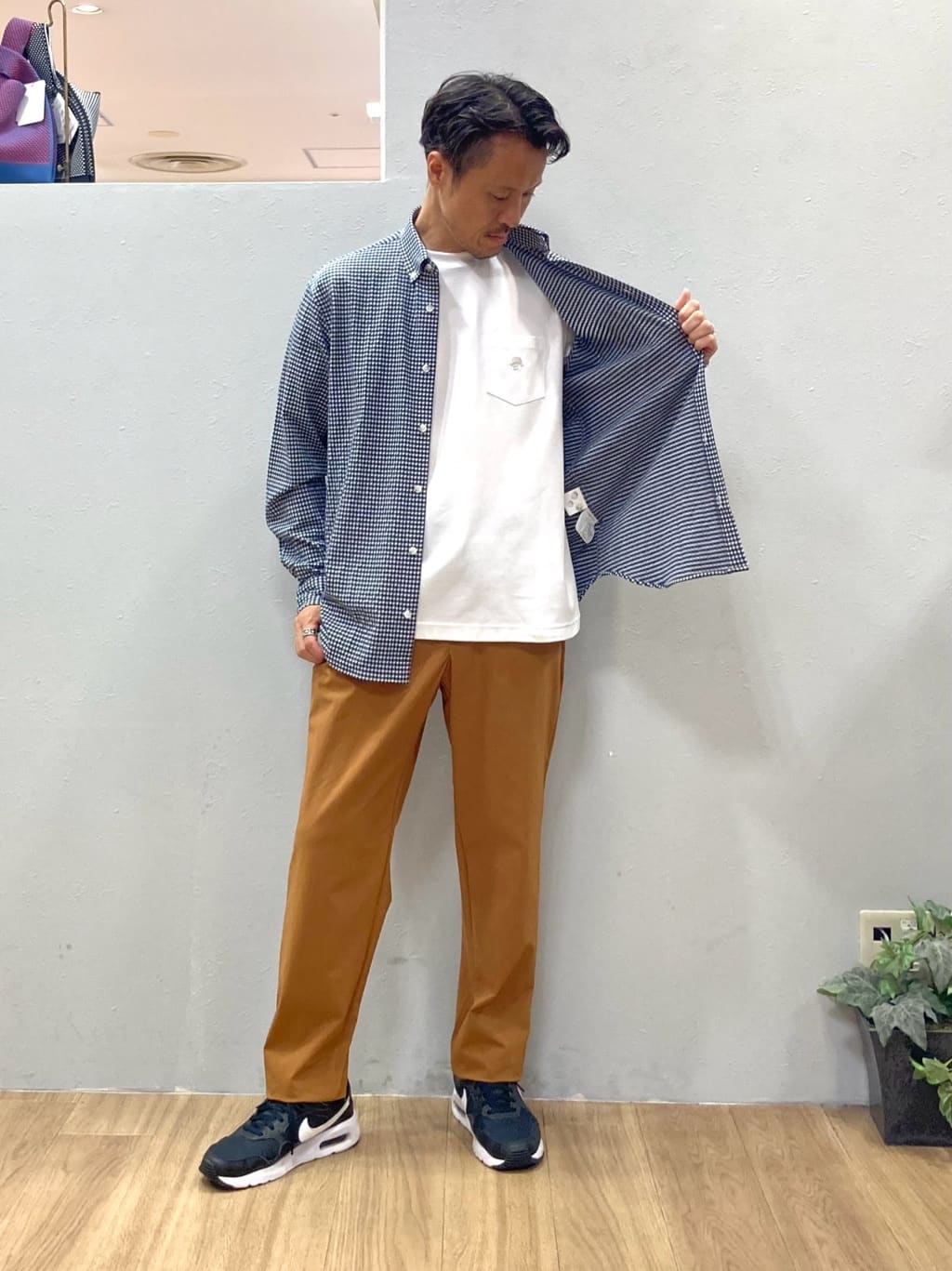 シュンさんの「TAKEO KIKUCHI｜【抗菌防臭/シーズンレス】シアサッカーギンガムチェック ストレッチシャツ」を使ったコーディネート