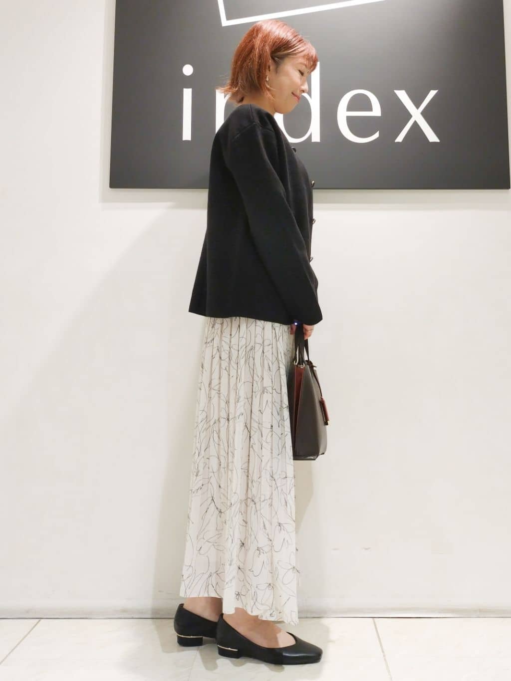 n.さんの「index｜パール調パーツ付きクルーネックニット【洗濯機OK】《8col／XS～3L》」を使ったコーディネート