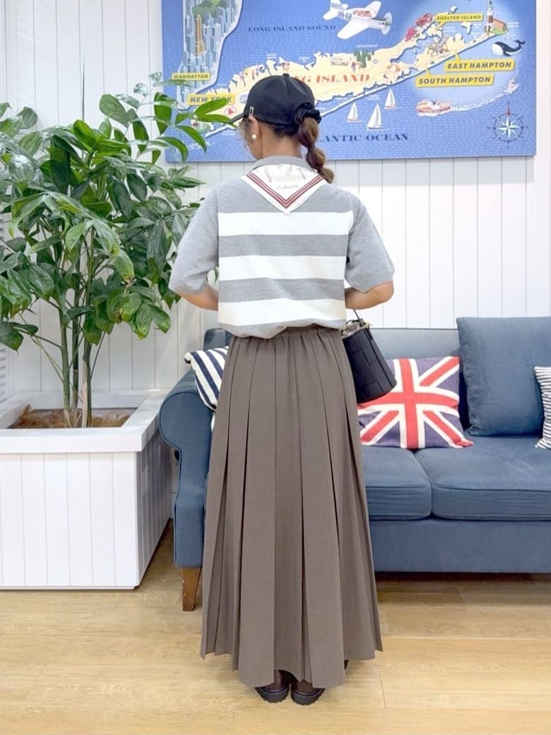 Osawaさんの「Dessin｜Dessinロゴスカーフ」を使ったコーディネート