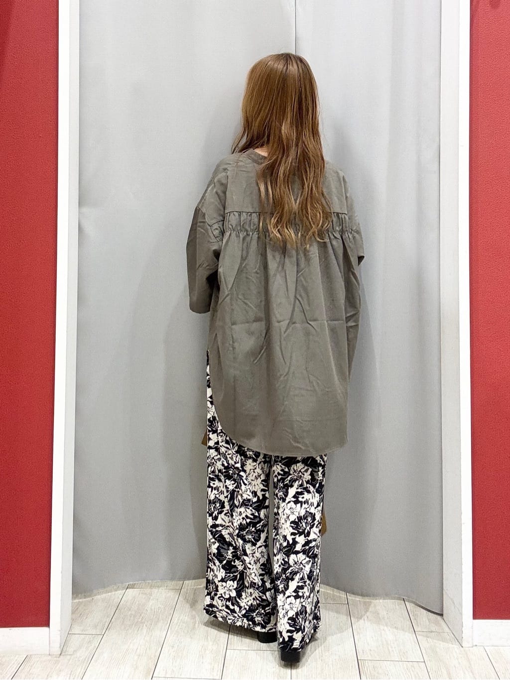 shioさんの「SHOO･LA･RUE｜【S-LL/洗濯後しわになりにくい】バックギャザーがアクセント スッキパーブラウス」を使ったコーディネート