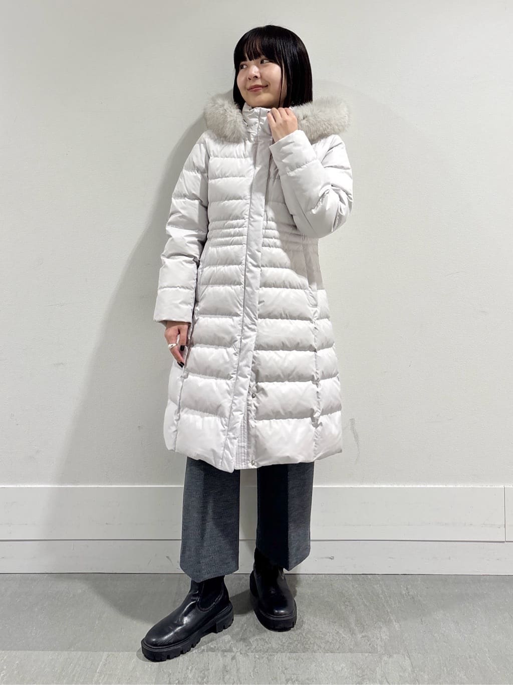 モエカさんの「UNTITLED｜【はっ水機能/フード取り外し可/防寒】ロングダウンコート」を使ったコーディネート