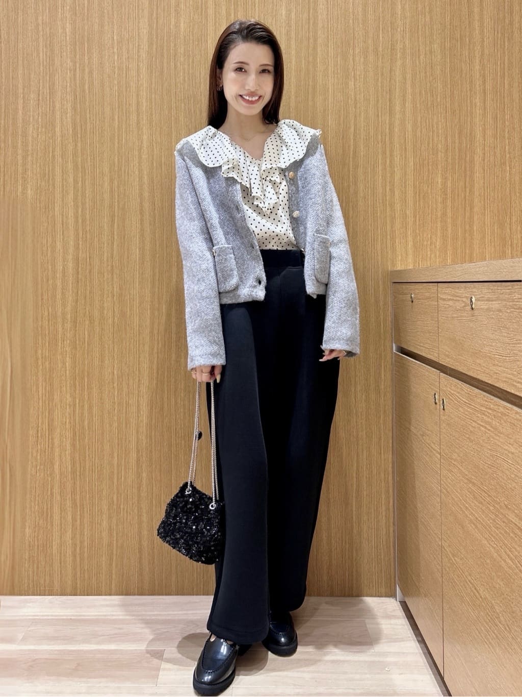 maiさんの「OPAQUE.CLIP｜イージーカーブワイドパンツ【洗濯機OK】」を使ったコーディネート
