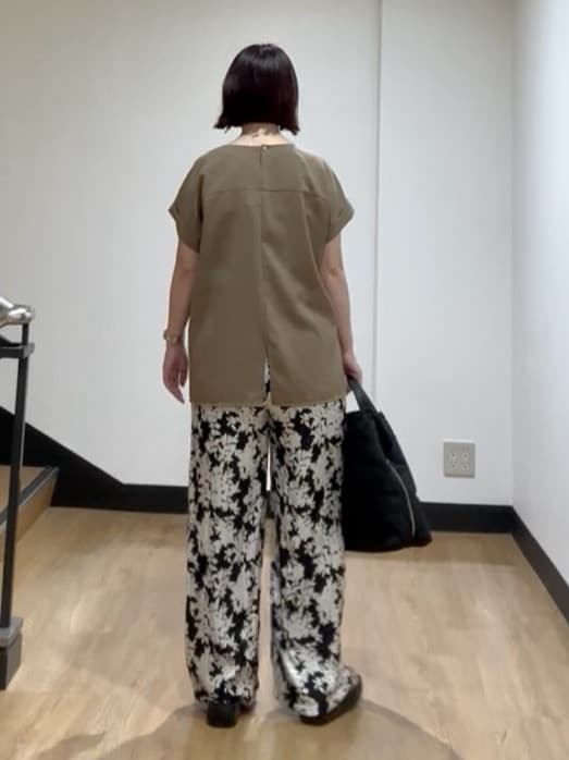 MIKIKOさんの「UNTITLED｜【セットアップ可/はっ水/通勤】リラククール 半袖ブラウス」を使ったコーディネート
