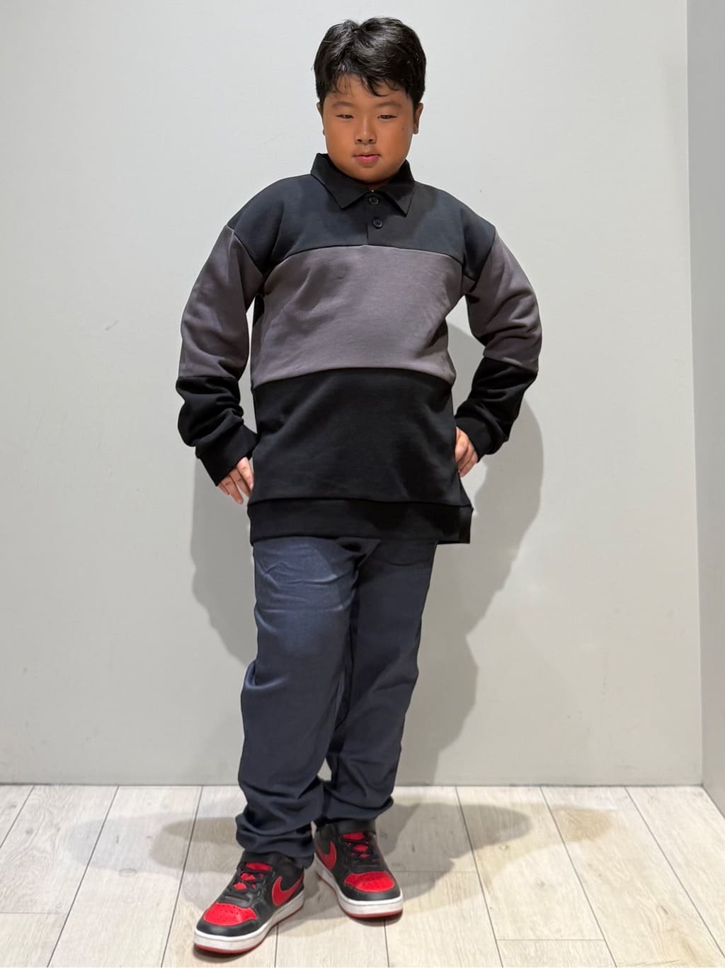 kuboさんの「THE SHOP TK｜【110-160】バイカラーラガー裏毛プルオーバー」を使ったコーディネート