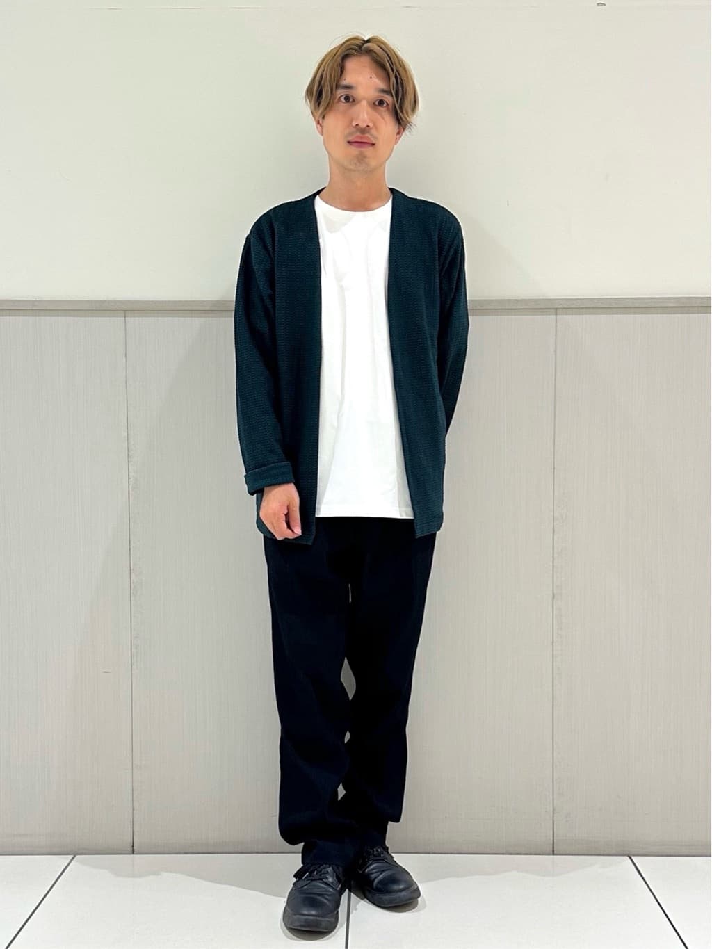 tomoyaさんの「THE SHOP TK｜【セットでお買い得！！】長袖カーディガン＋半袖Tシャツ　洗濯機OK/吸水速乾(Tシャツのみ)」を使ったコーディネート