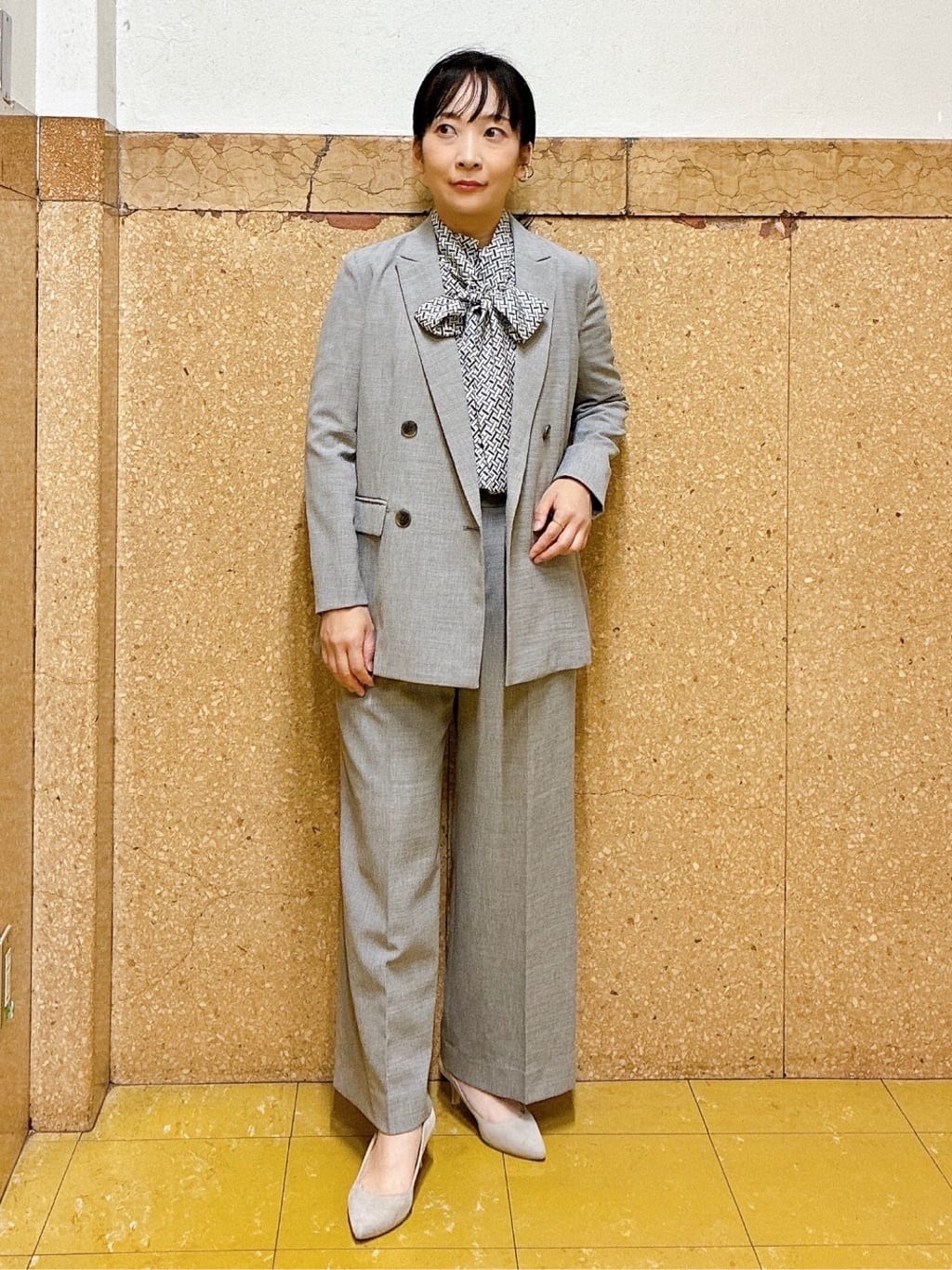 hattoriさんの「INDIVI｜ジオメプリントボウタイブラウス」を使ったコーディネート