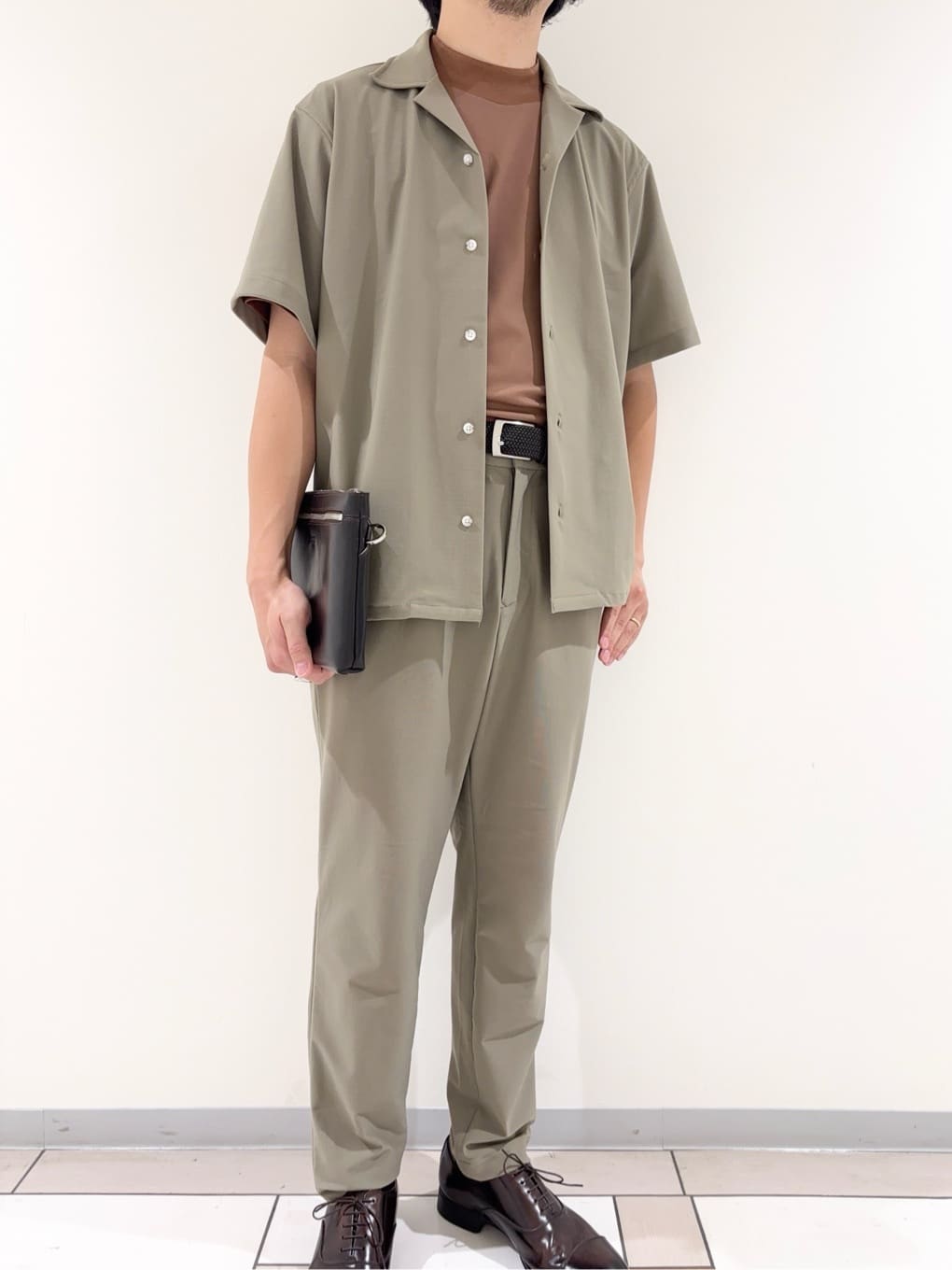 及川さんの「TAKEO KIKUCHI｜【COOL CITY WEAR】エアートール オープンカラーシャツ /接触冷感・通気性」を使ったコーディネート