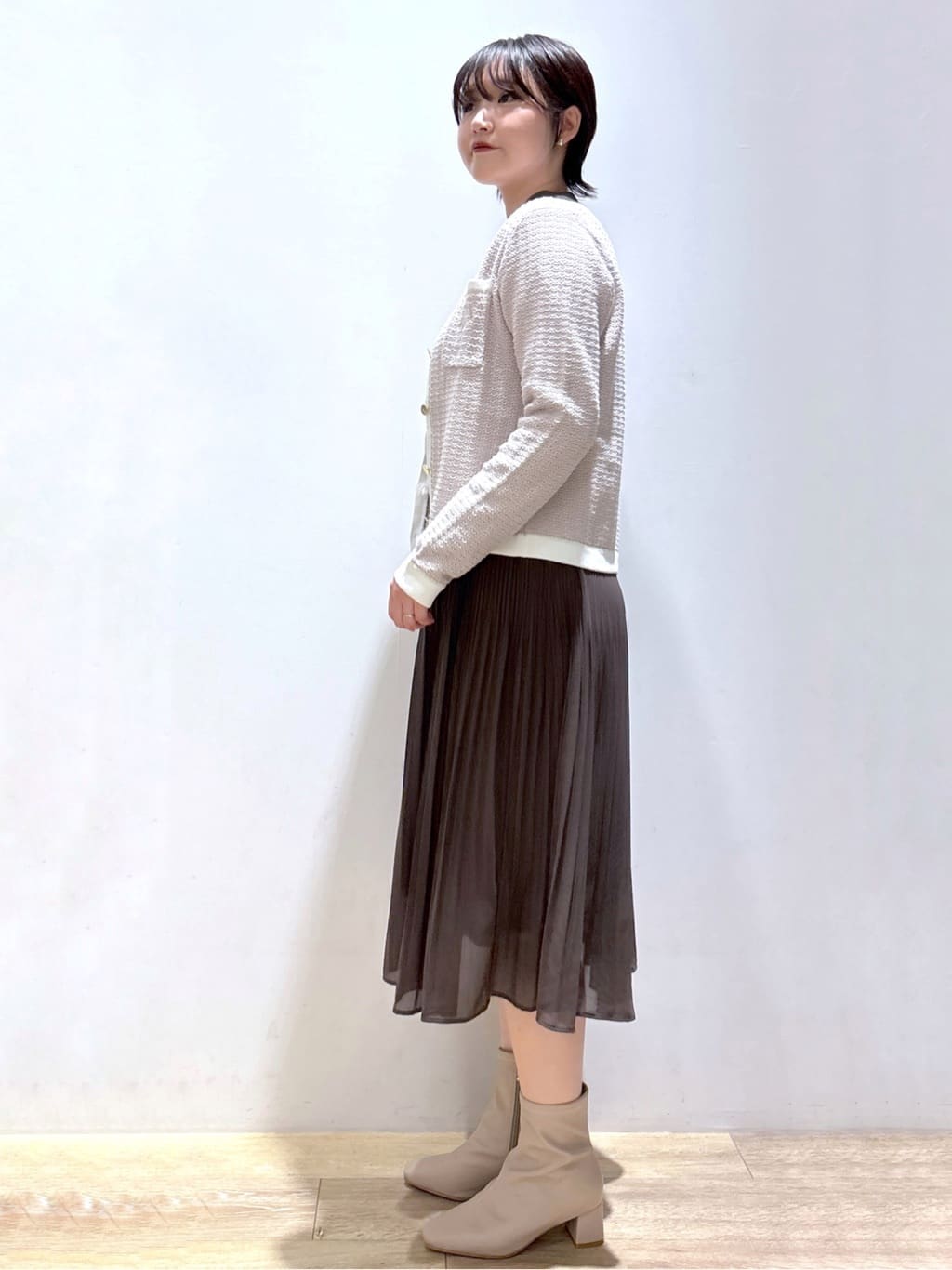 mizukiさんの「index｜ロゴ刺繍クルーカーディガン【洗濯機洗い可】」を使ったコーディネート