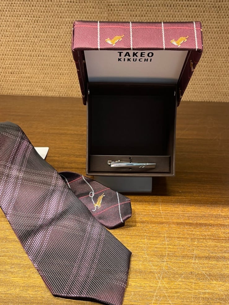 iwさんの「TAKEO KIKUCHI｜猫チェンジタイ タイバーBOX」を使ったコーディネート