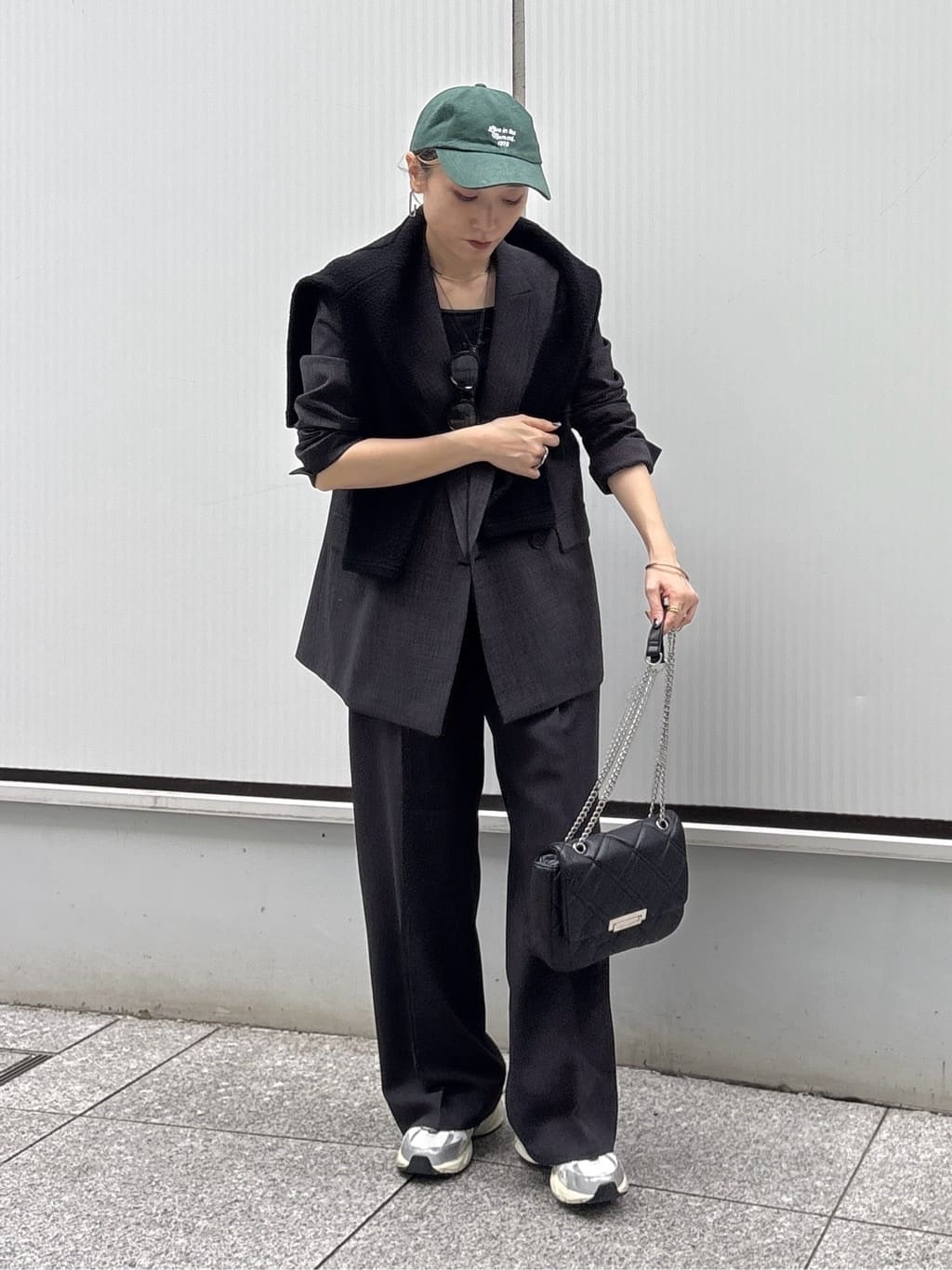 kotakiさんの「INDIVI｜【洗える／セットアップ可能】凹凸ストレッチ素材ストレートパンツ」を使ったコーディネート