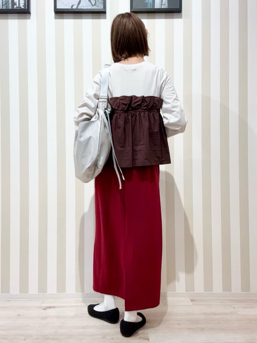 まつこさんの「SHOO･LA･RUE｜【洗濯機可/S-LL】1枚で華やか フリルドッキングトップス」を使ったコーディネート