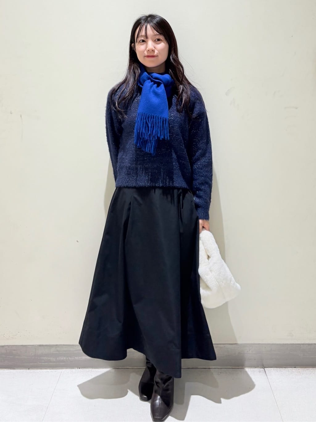 きみさんの「OPAQUE.CLIP｜スパンコールフェザーVネックニット【洗濯機OK】」を使ったコーディネート