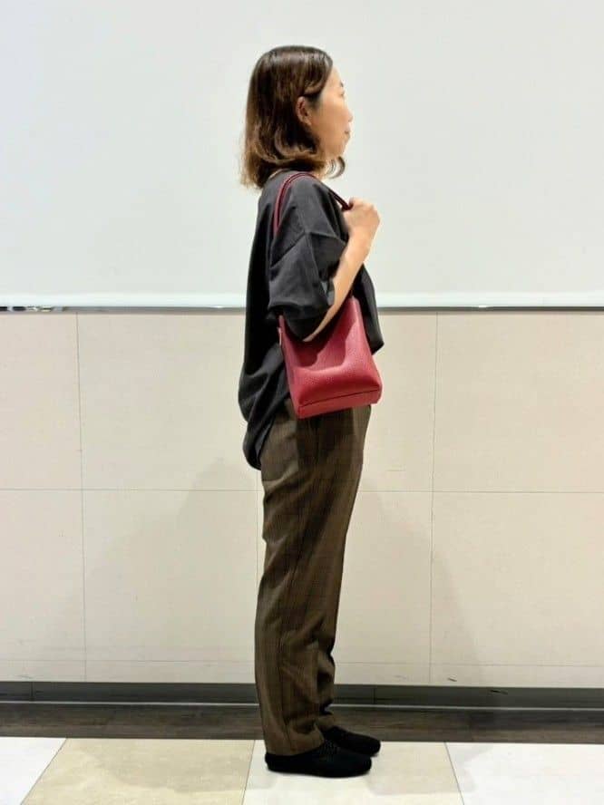 ジュンさんの「SHOO･LA･RUE｜【S-LL/チェック柄アソート】脚のラインをきれいに見せる タックテーパードパンツ」を使ったコーディネート