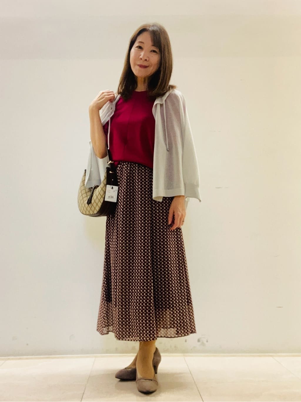 kurodaさんの「Reflect｜【WEB先行カラーあり／マシンウォッシュ可／ウエスト総ゴム】コツキ幾何柄ロングスカート」を使ったコーディネート