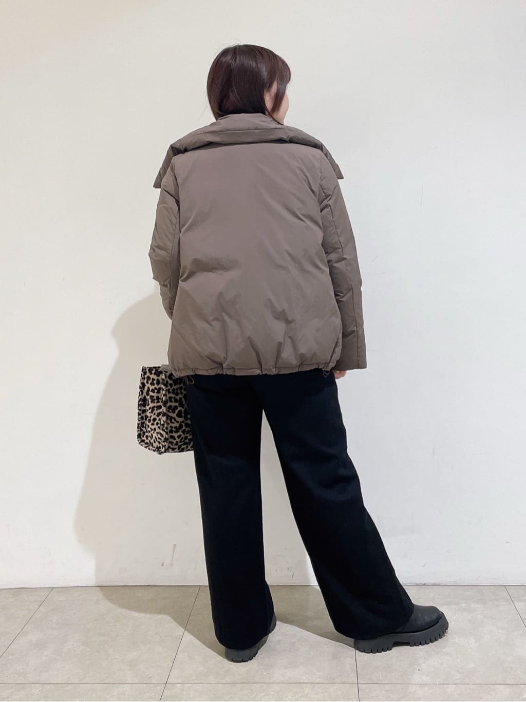 emikaさんの「INDIVI｜【撥水／洗える／デザイン衿】ステッチレス ショートダウンコート」を使ったコーディネート