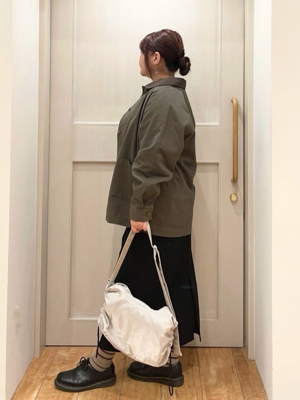 はまちゃんさんの「SHOO･LA･RUE｜【S-LL】オーバーシルエットでこなれ感 襟コール カバーオール」を使ったコーディネート