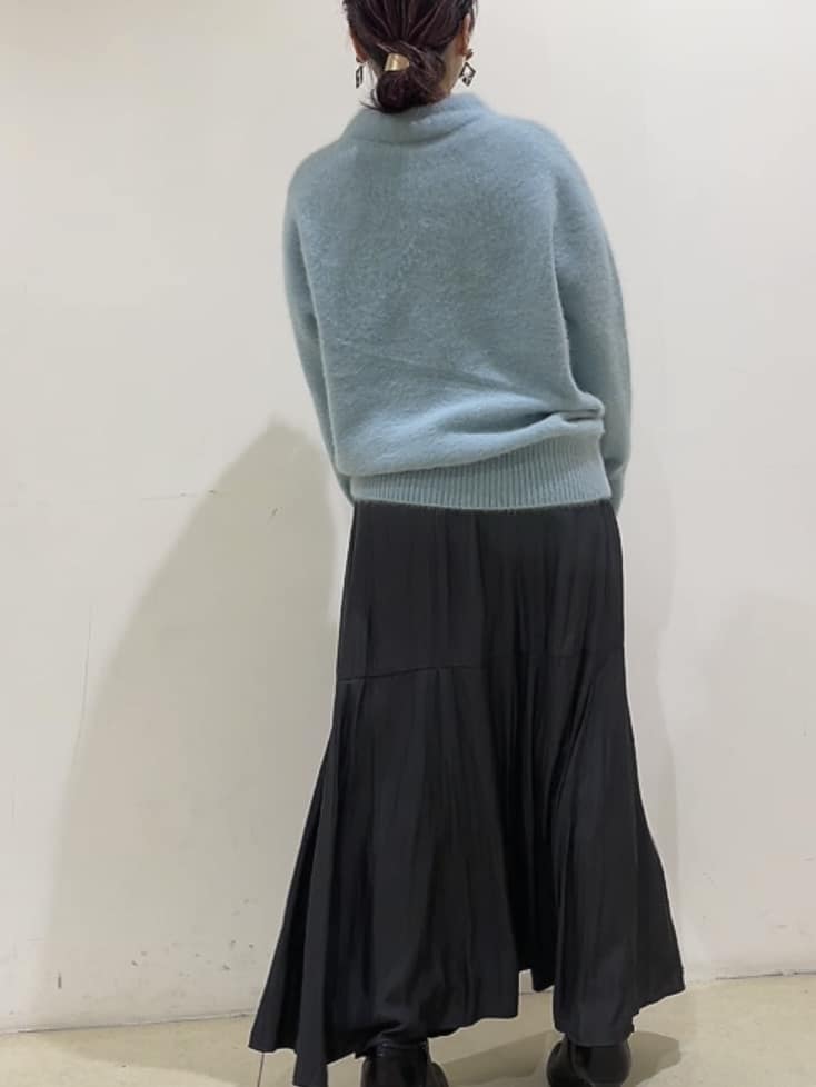 watanabeさんの「UNTITLED｜【大人な品格/ふわふわニット】フォックスカシミヤ コクーンニット」を使ったコーディネート
