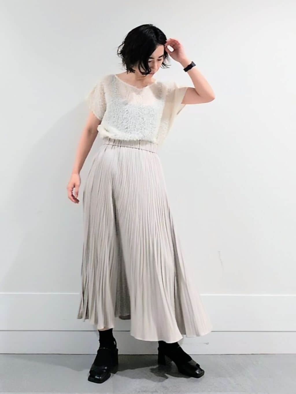 ミズタさんの「UNTITLED｜【セットアップ可/洗える】フェザーフレンチスリーブブラウス」を使ったコーディネート