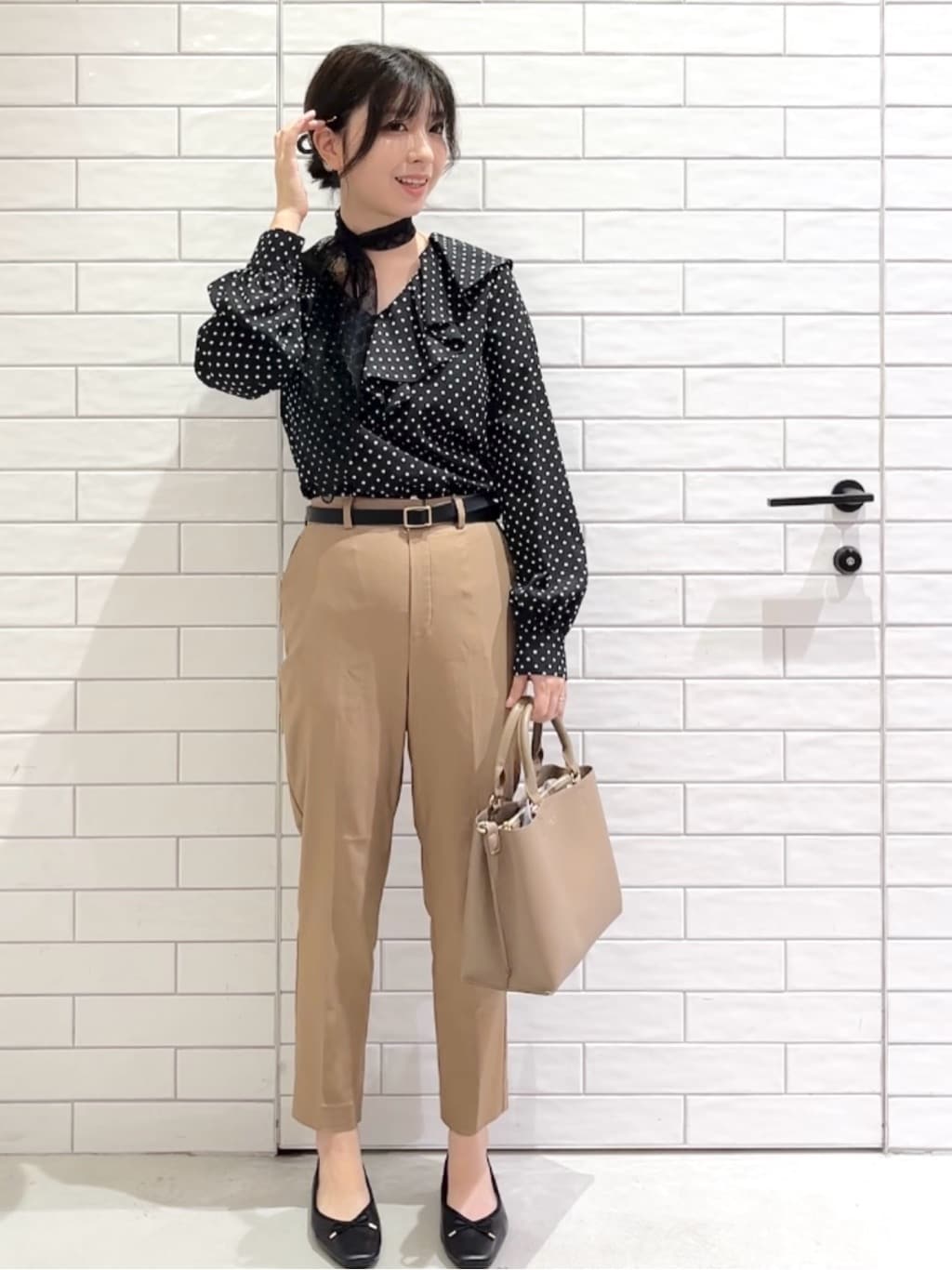 しおりさんの「OPAQUE.CLIP｜《SS-LLサイズ》ハイストレッチイージースティックパンツ【洗濯機洗い可】」を使ったコーディネート