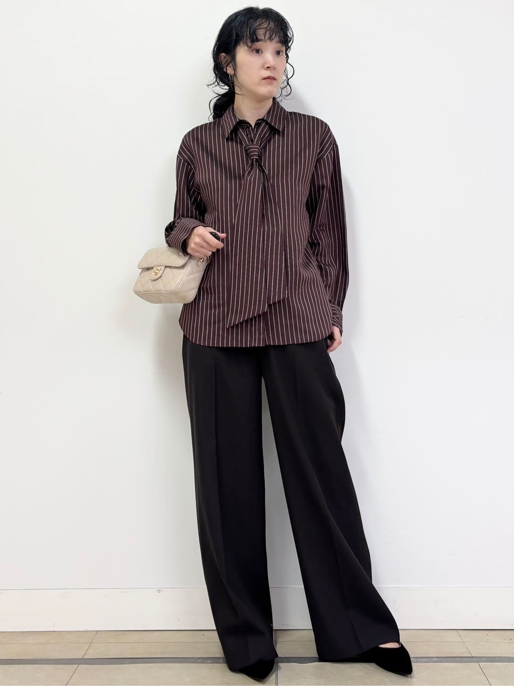 YOKOTAさんの「DRESSTERIOR｜キルテッドショルダーバッグ」を使ったコーディネート