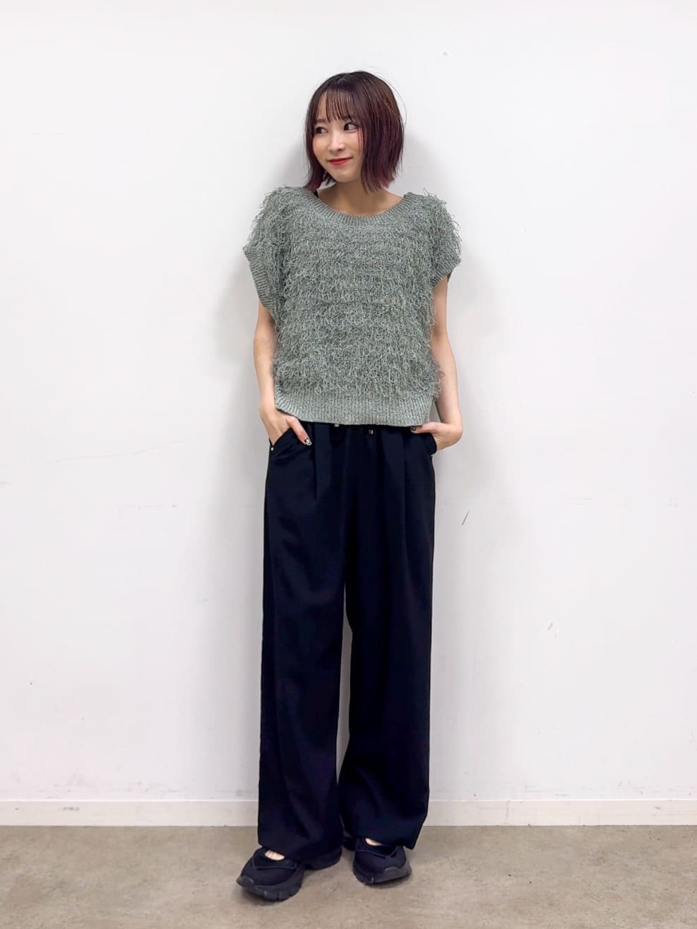 𝐜𝐡𝐢𝐤𝐚さんの「SHOO･LA･RUE｜【前後2WAY】着るだけで着映える ループヤーンベスト」を使ったコーディネート