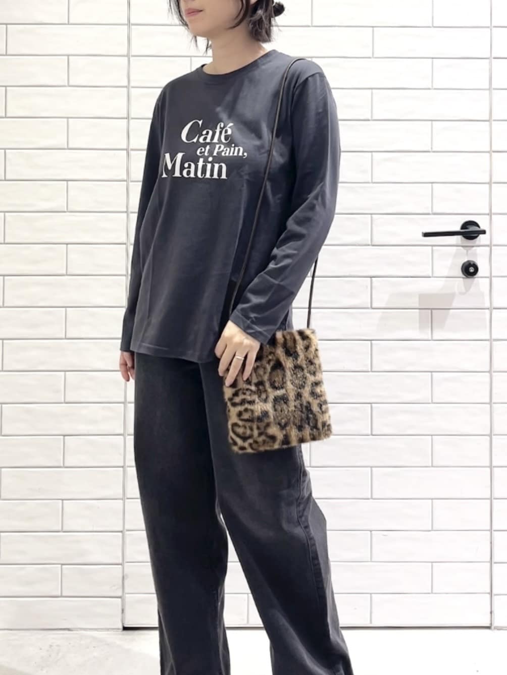 しおりさんの「OPAQUE.CLIP｜ロングロゴTシャツ【洗濯機OK】」を使ったコーディネート
