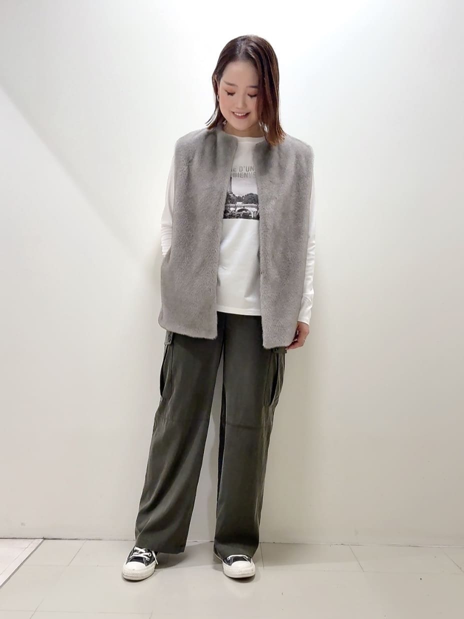 YUIさんの「UNTITLED｜【トレンド/ジレ】フェイクファーベスト」を使ったコーディネート
