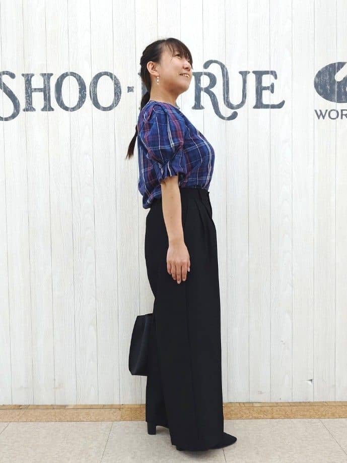 とろろさんの「SHOO･LA･RUE｜【洗濯機可/S-LL】すっきり上品きれい見え タックワイドパンツ」を使ったコーディネート