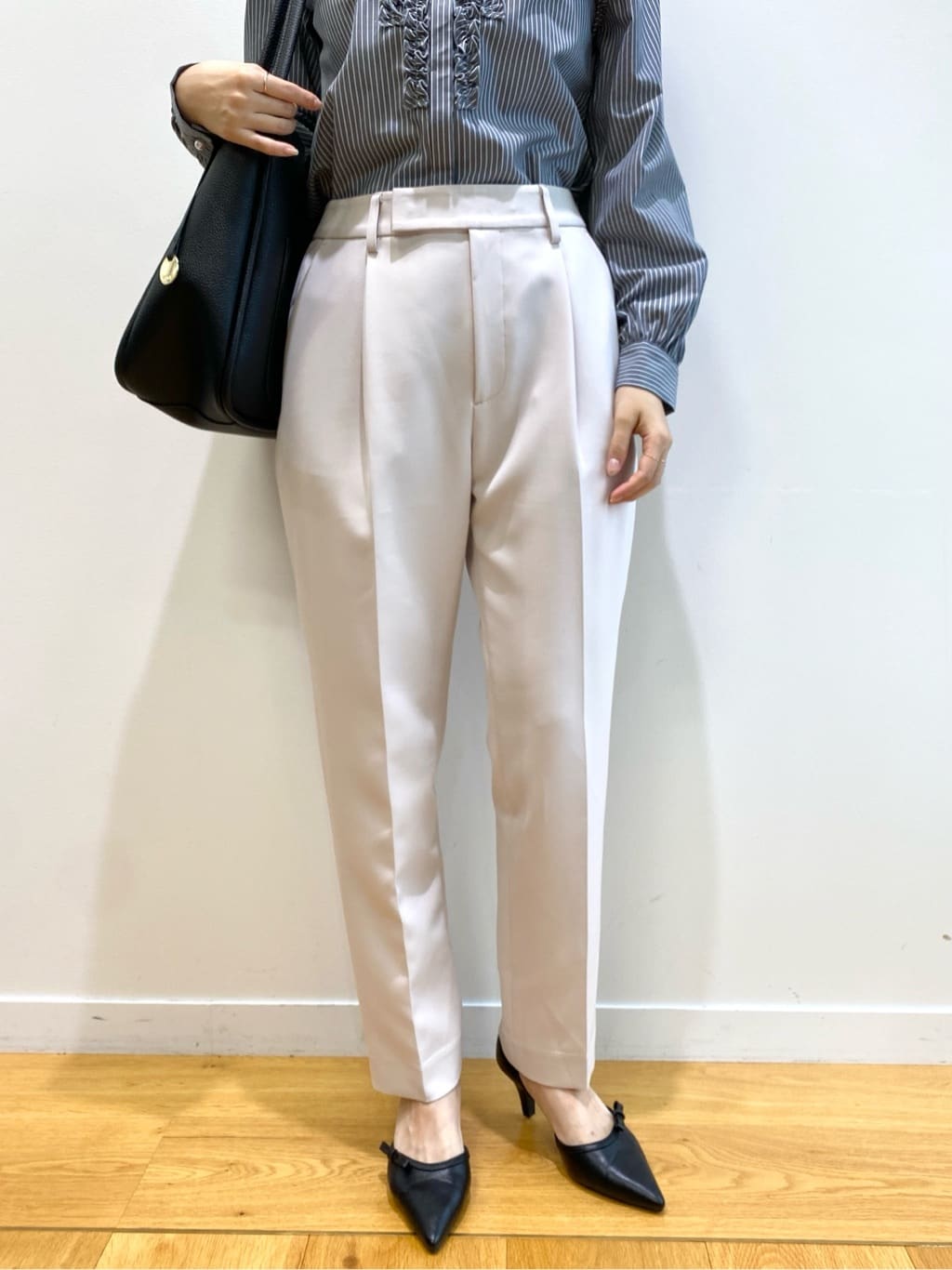 みさかさんの「index｜《XS-LLサイズ》ストレッチテーパードパンツ／セットアップ対応【洗濯機洗い可／イージーアイロン／防」を使ったコーディネート