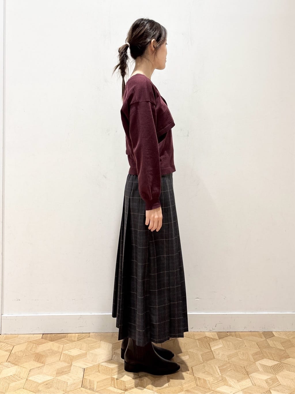 YUMIさんの「Dessin｜【2点セット/3WAY/洗える】ノースリーブインナー付きVネックショート丈ニット」を使ったコーディネート