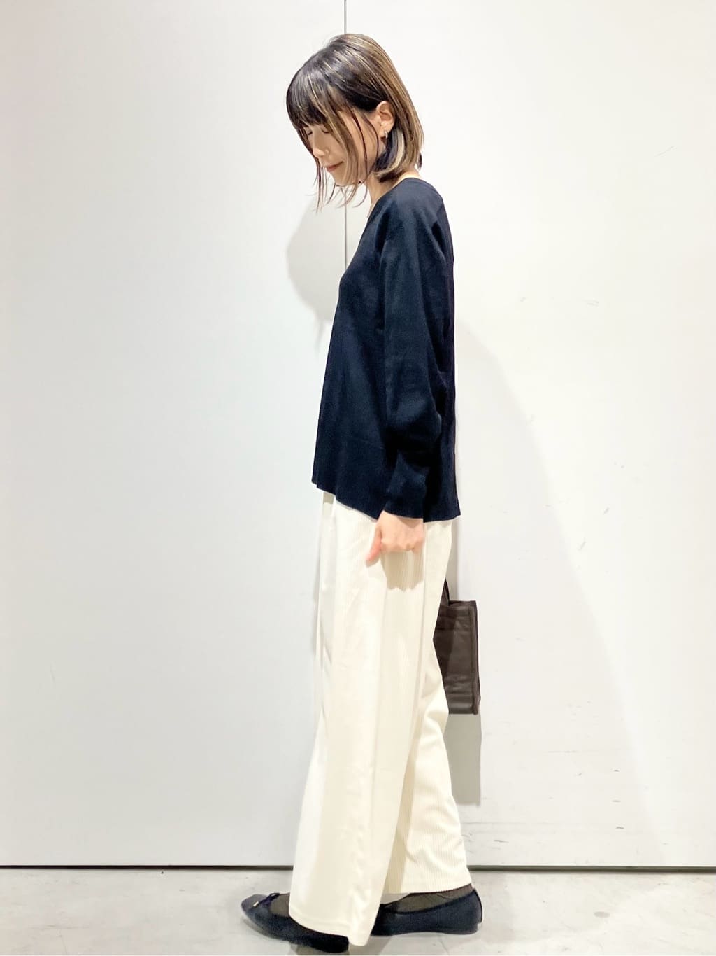 Jさんの「OPAQUE.CLIP｜リラクシーVネックニット【洗濯機洗OK】《6col》」を使ったコーディネート