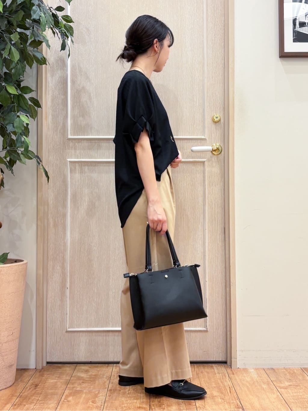 なみさんの「SHOO･LA･RUE｜【洗える】お袖のタックがアクセント インせず着られる さらさらドルマントップス」を使ったコーディネート