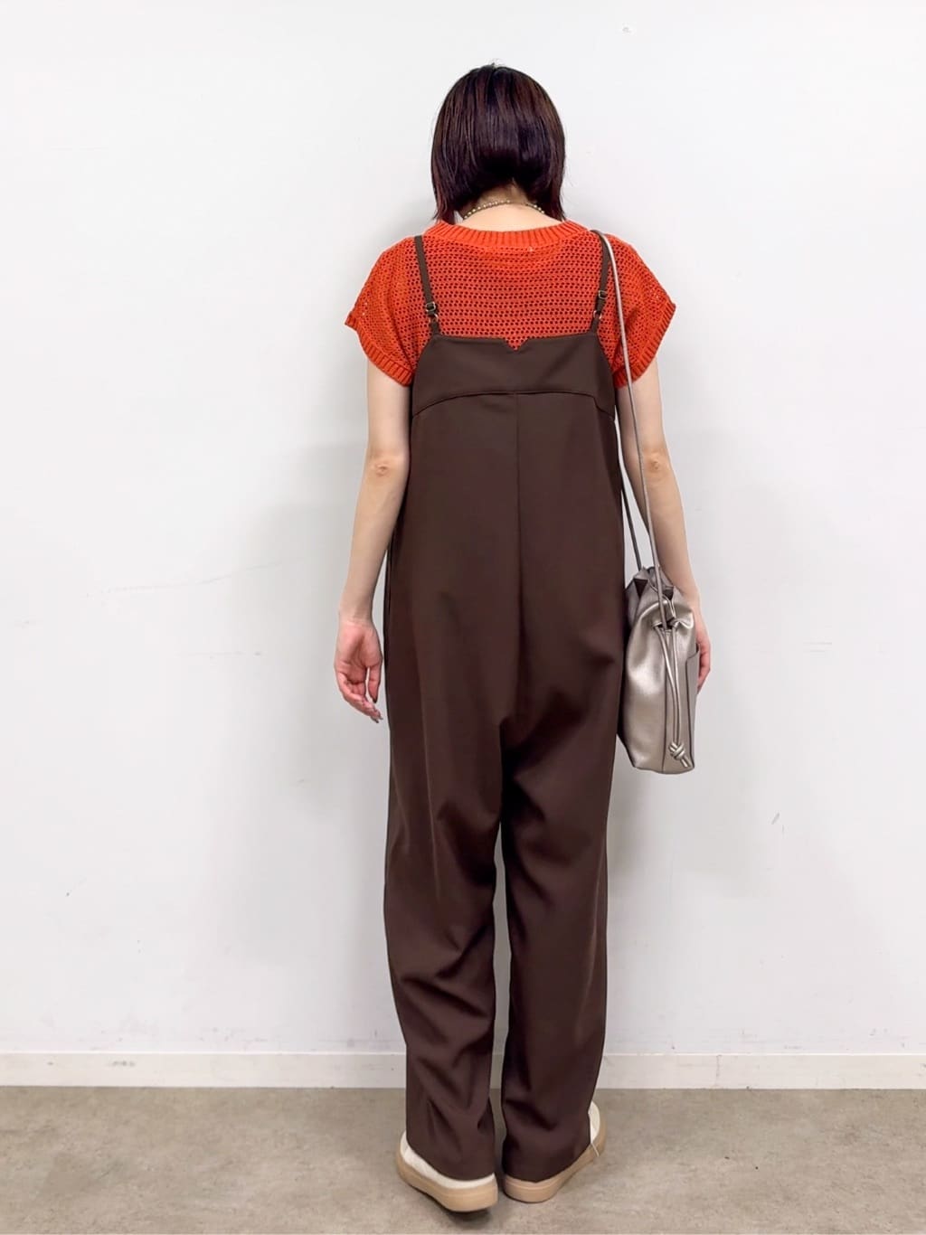𝐜𝐡𝐢𝐤𝐚さんの「SHOO･LA･RUE｜【S-LL】裾フリンジマクラメVネックニット」を使ったコーディネート