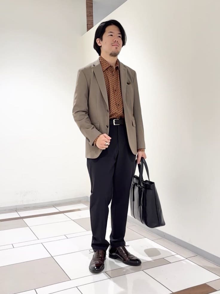 及川さんの「TAKEO KIKUCHI｜【360&deg;ストレッチ／セットアップ対応】None Of Stress ジャケット」を使ったコーディネート