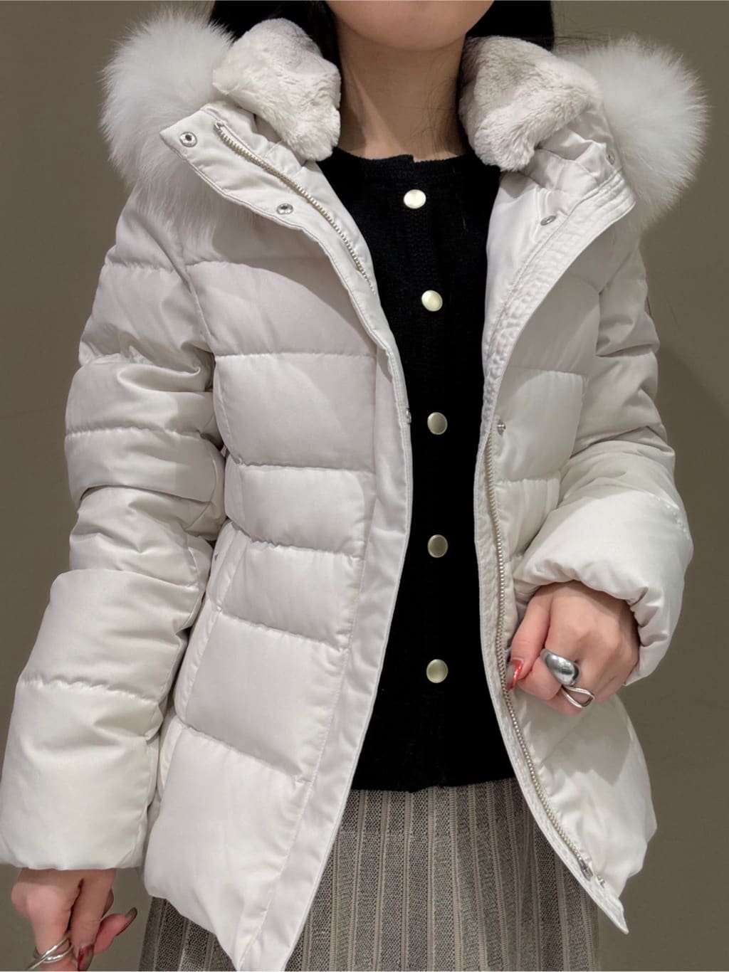 KEIKOさんの「INDIVI｜【名品／撥水／抗菌防臭】ショート丈リサイクルダウンコート」を使ったコーディネート