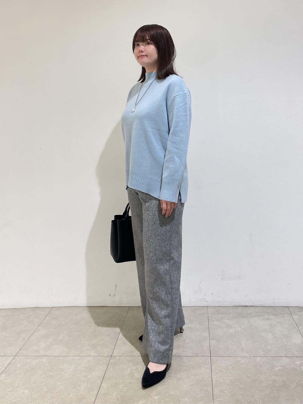 emikaさんの「INDIVI｜【冬ニット人気NO．1！／カシミヤ混】ミドルゲージハイネックニット」を使ったコーディネート