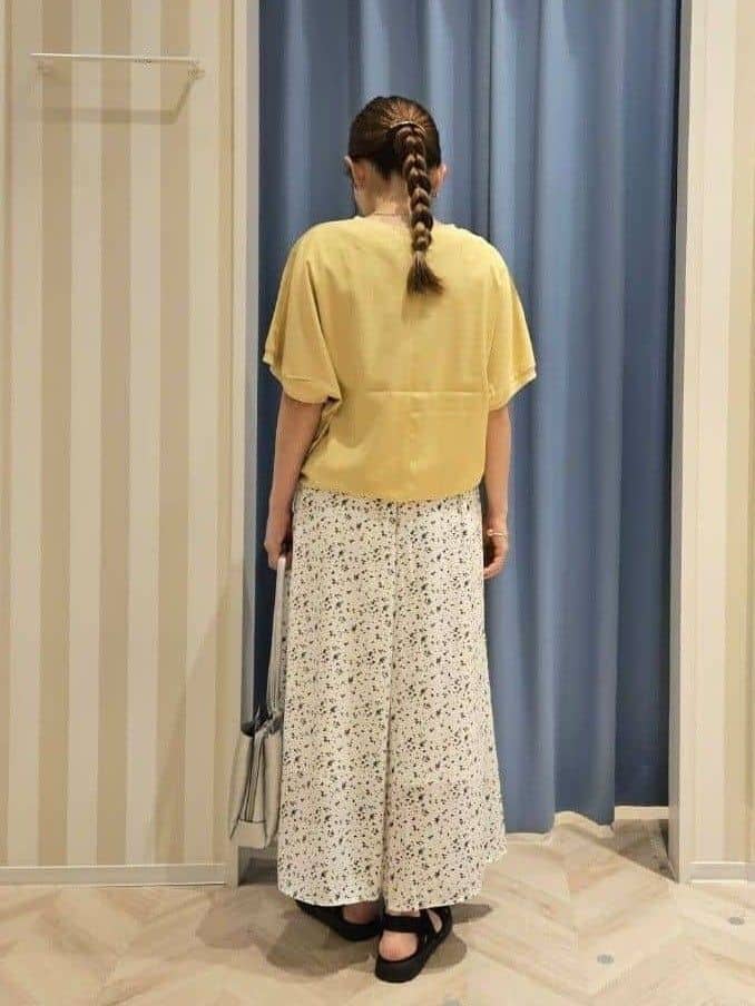 Ikumiさんの「SHOO･LA･RUE｜【ひんやり/洗濯後しわになりにくい】リブ切り替えドルマンブラウス」を使ったコーディネート