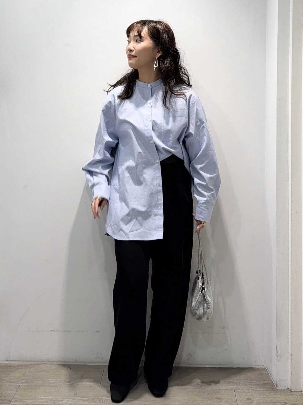 sumicaさんの「OPAQUE.CLIP｜バンドカラーシャツ【洗濯機OK】」を使ったコーディネート