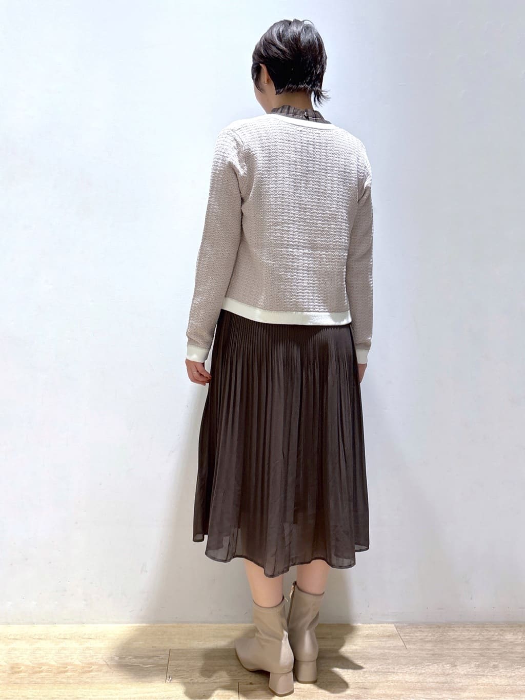 mizukiさんの「index｜ロゴ刺繍クルーカーディガン【洗濯機洗い可】」を使ったコーディネート