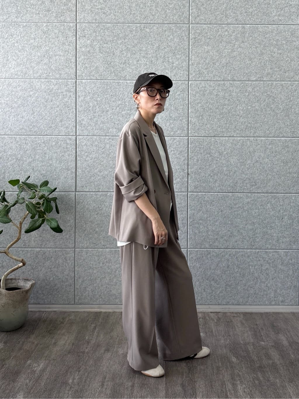 kotakiさんの「INDIVI｜Comfy SET UP｜イージーストレートワイドパンツ【セットアップ対応／通勤/カセット服】」を使ったコーディネート