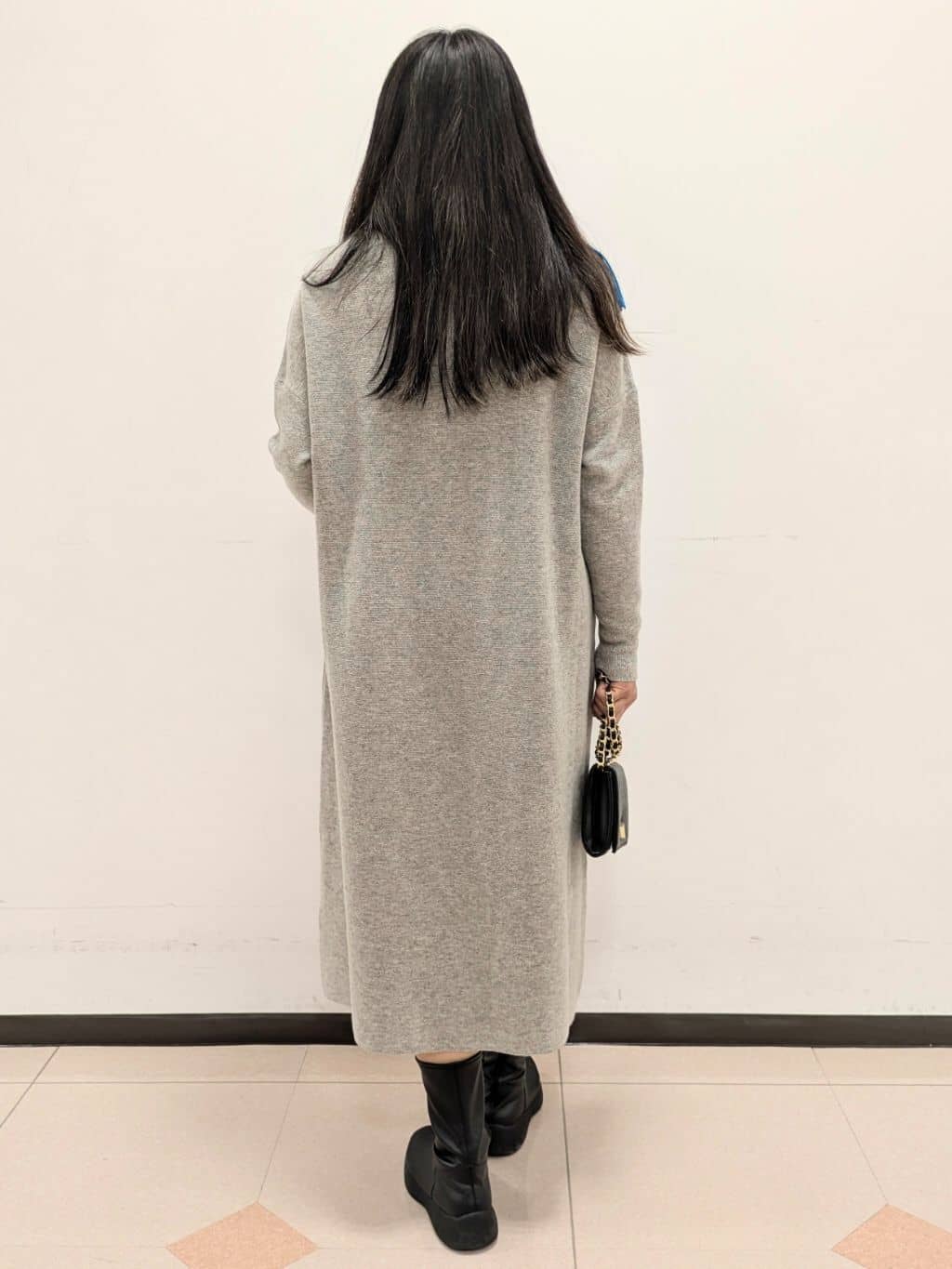 ともさんの「UNTITLED｜【ロング丈/ゆったりシルエット】テントライン ニットワンピース」を使ったコーディネート