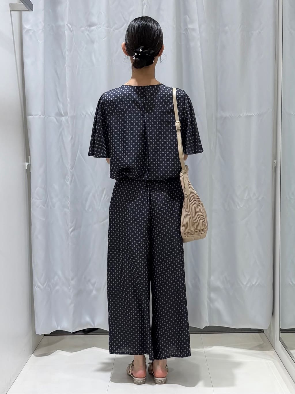 みさきさんの「COUP DE CHANCE｜【手洗い可／日本製】小紋柄ワイドパンツ」を使ったコーディネート