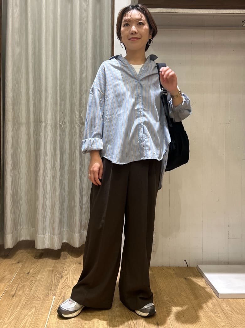 ga_riさんの「THE SHOP TK｜【後ろ姿もサマになる】ストライプ バックシャーリングシャツ/体型カバー/洗える」を使ったコーディネート