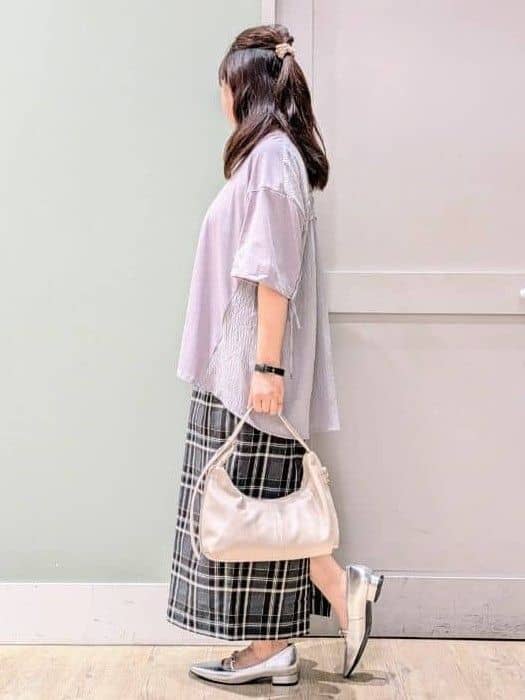 チグ♪さんの「grove｜後ろ姿で魅せる　バックドロストシャーリングTシャツ」を使ったコーディネート