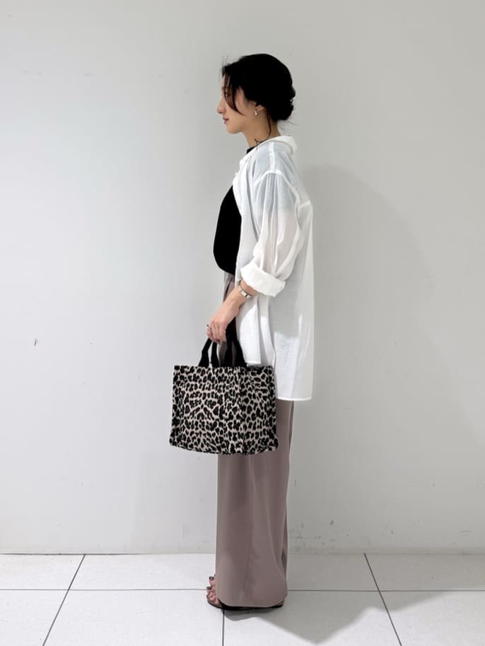 そんさんの「INDIVI｜【体型カバー／清涼感】シアーオーバーシャツ」を使ったコーディネート