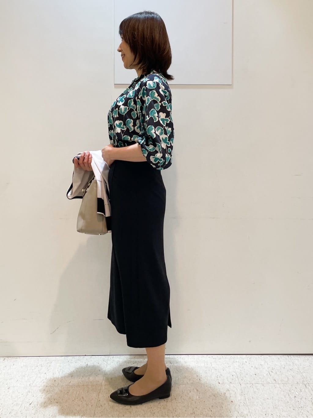 めいさんの「Reflect｜【ジャケットのインナーにおすすめ◎】花柄タックデザインブブラウス」を使ったコーディネート