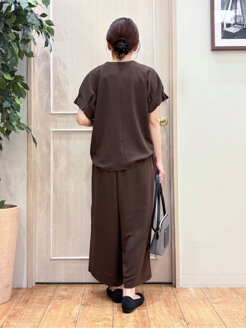 なみさんの「SHOO･LA･RUE｜【S-LL/セットアップ可/ひんやり】きちんと見えで上品 お袖タック スキッパーブラウス」を使ったコーディネート